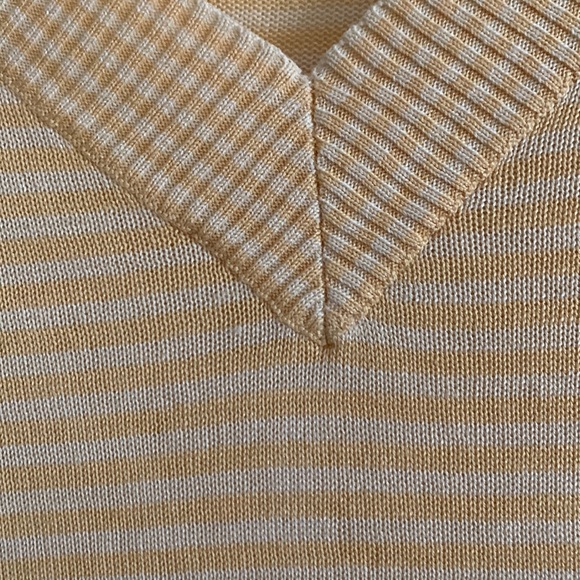 Brook Brothers 80% Silk, 20% Linen Yellow ton on tone Horizontal XL Top - Picture 4 of 6